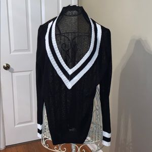 Black and white sweater! 🖤🤍